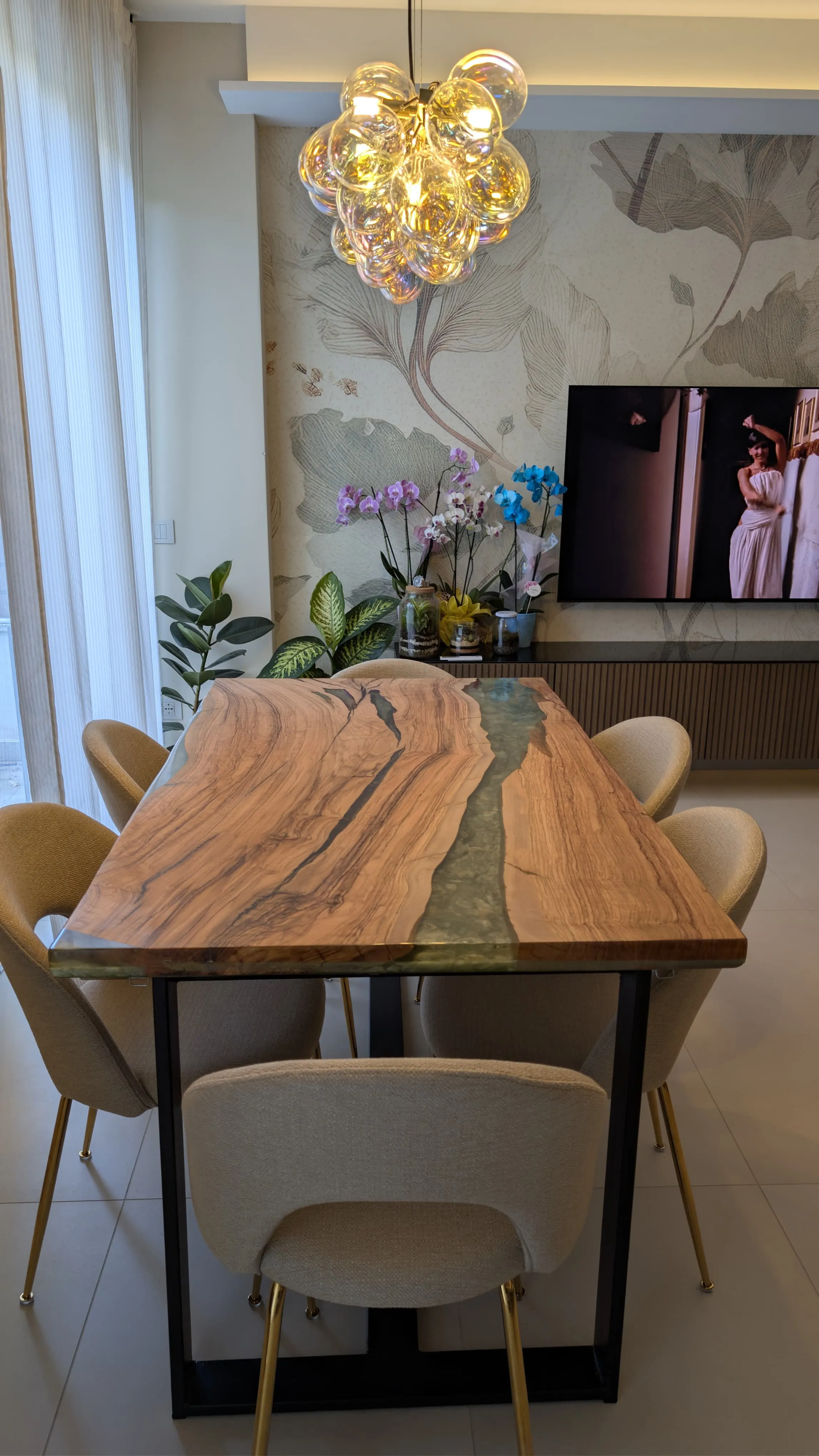Consolle in legno e resina